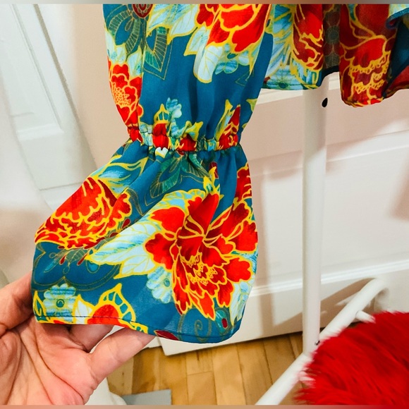 FLORAL BLOUSE 🌸 - Picture 4 of 8